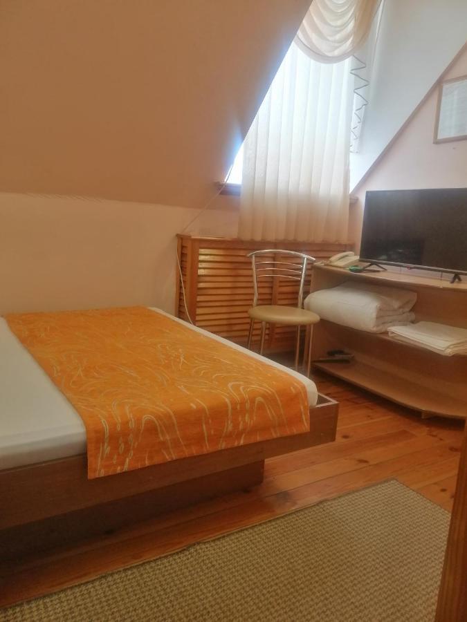 Hotel Gostiniy Dvor Non-Stop Cherson Exterior foto
