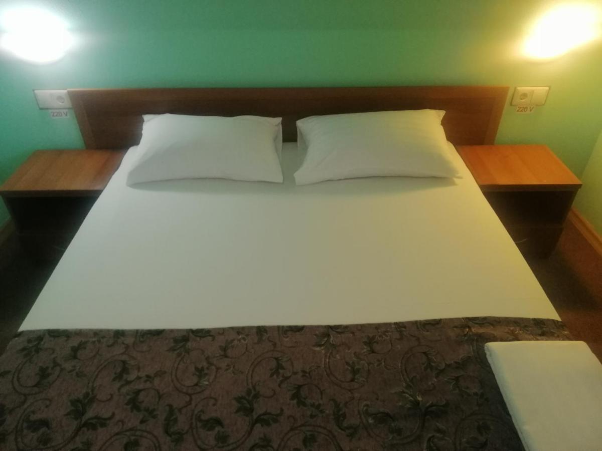 Hotel Gostiniy Dvor Non-Stop Cherson Exterior foto