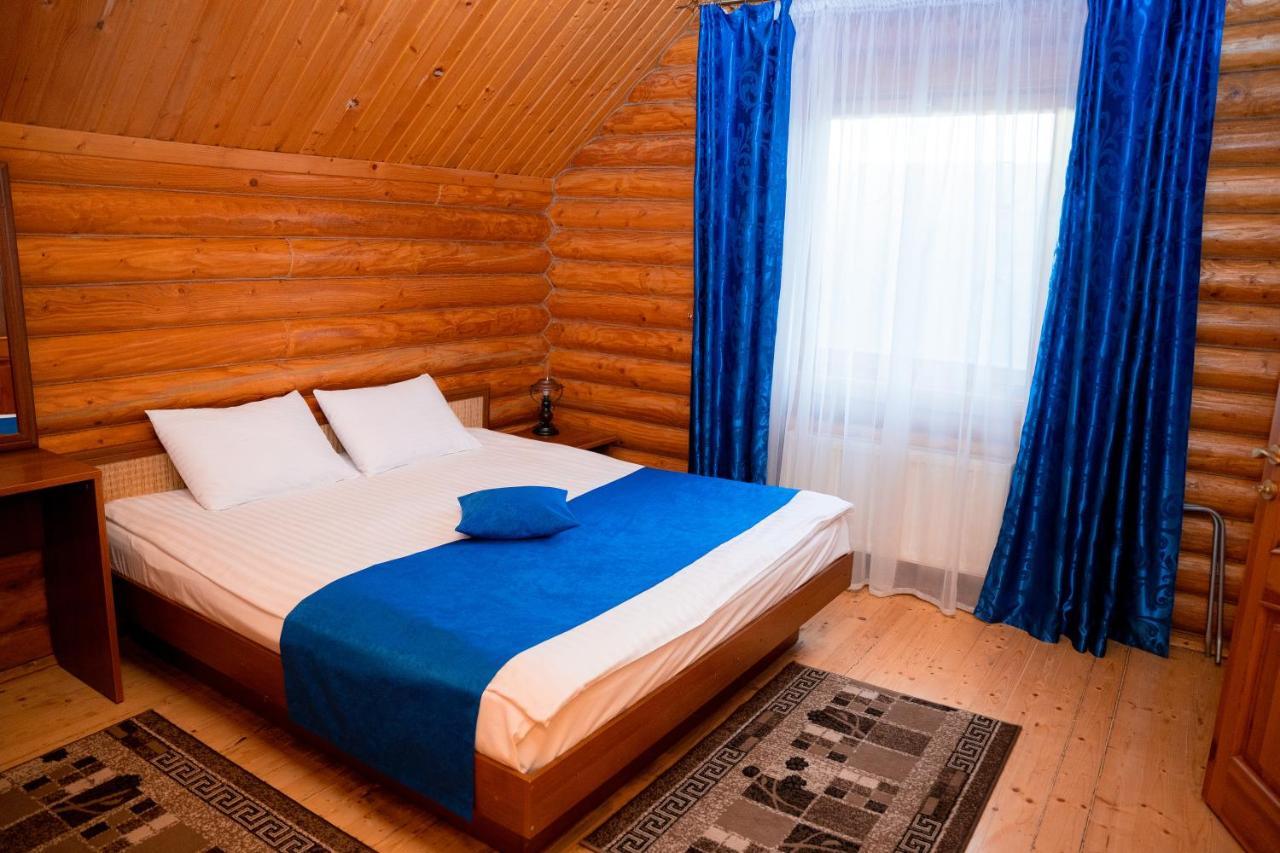 Hotel Gostiniy Dvor Non-Stop Cherson Exterior foto