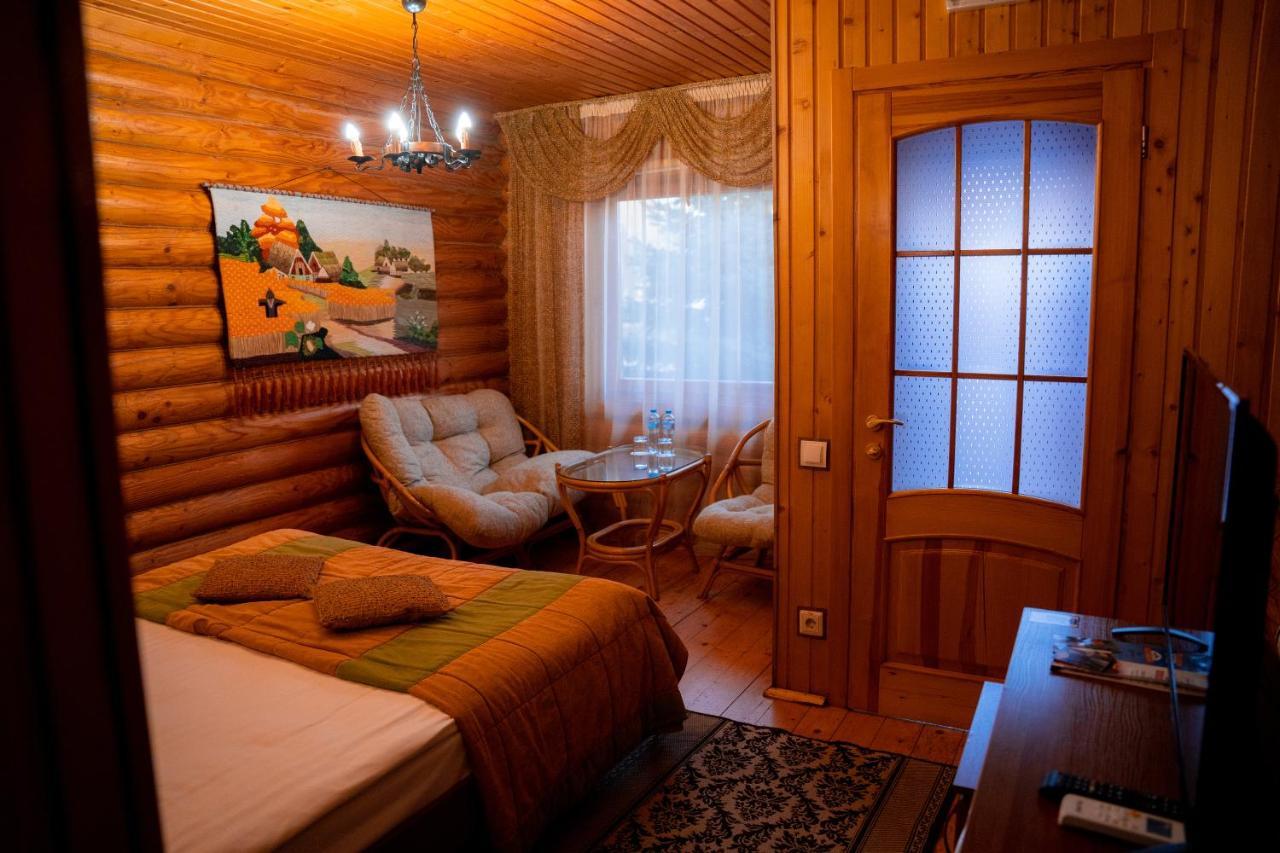 Hotel Gostiniy Dvor Non-Stop Cherson Exterior foto