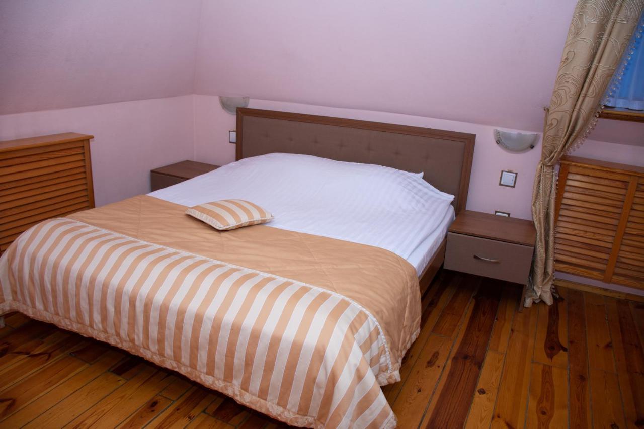 Hotel Gostiniy Dvor Non-Stop Cherson Exterior foto