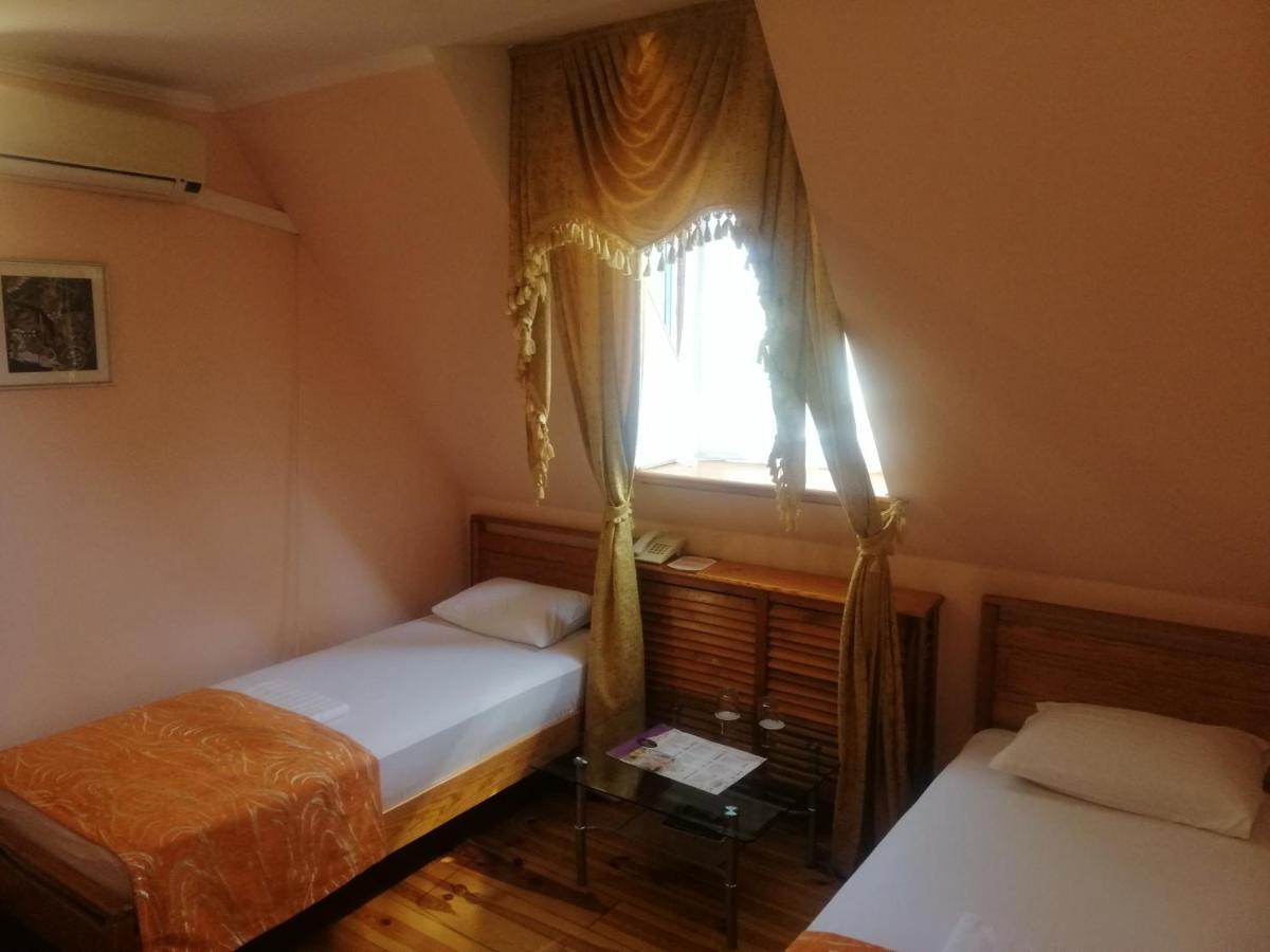 Hotel Gostiniy Dvor Non-Stop Cherson Exterior foto