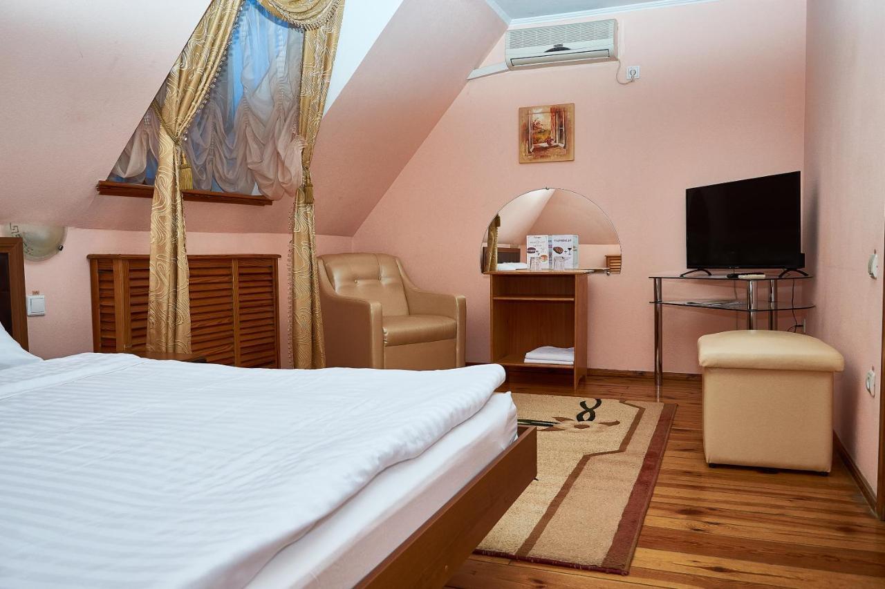 Hotel Gostiniy Dvor Non-Stop Cherson Exterior foto